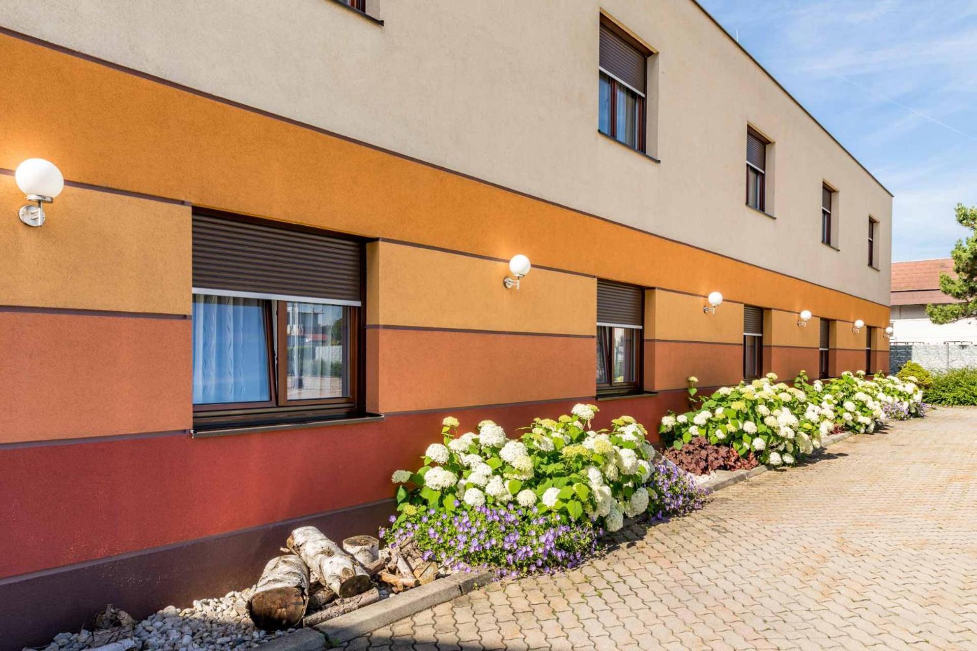 Hotel Garni Steinfeld Wiener Neustadt Exterior foto
