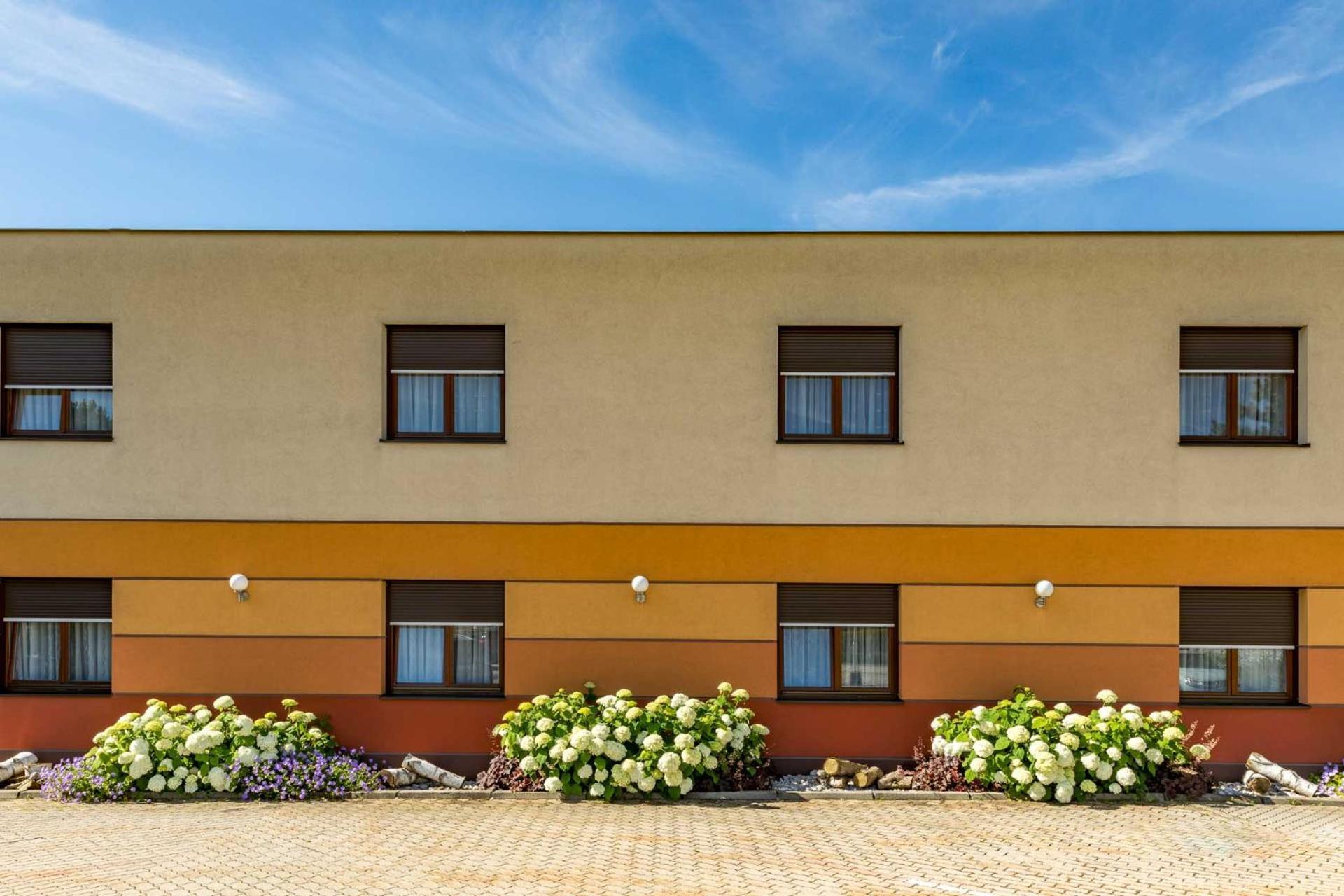 Hotel Garni Steinfeld Wiener Neustadt Exterior foto