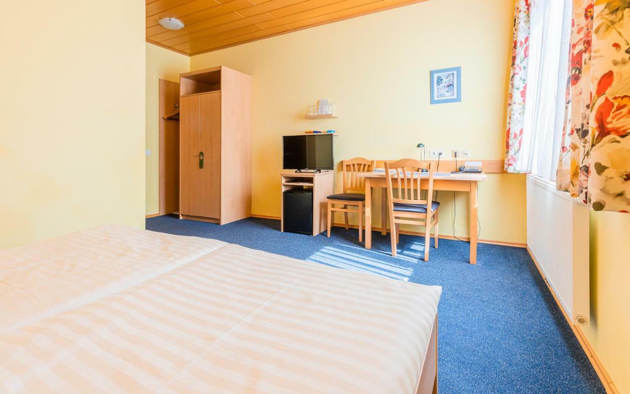 Hotel Garni Steinfeld Wiener Neustadt Exterior foto