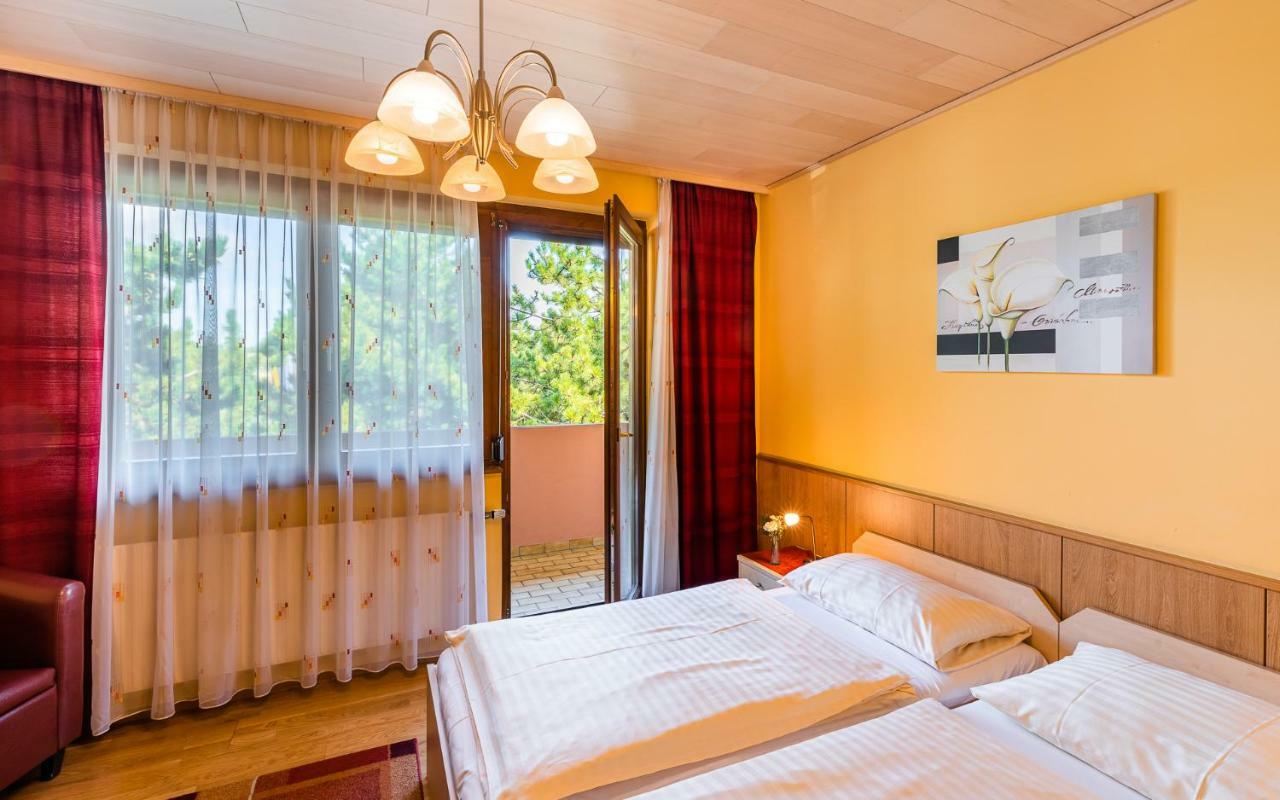 Hotel Garni Steinfeld Wiener Neustadt Exterior foto